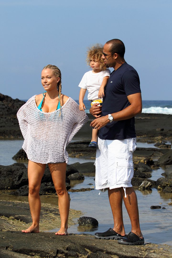 Celebrity Paparazzi Bikini Kendra Wilkinson Vacation In Hawaii